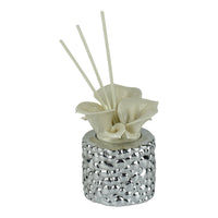 Diffusore Incanto di Calle Base Argento e Porcellana con raffinate Calle in porcellana bianca.