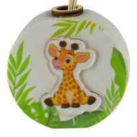 Diffusore Savana Elegance Tondo con Giraffa su base in Pietra di Piuma Leccese, perfetto per eventi infantili.
