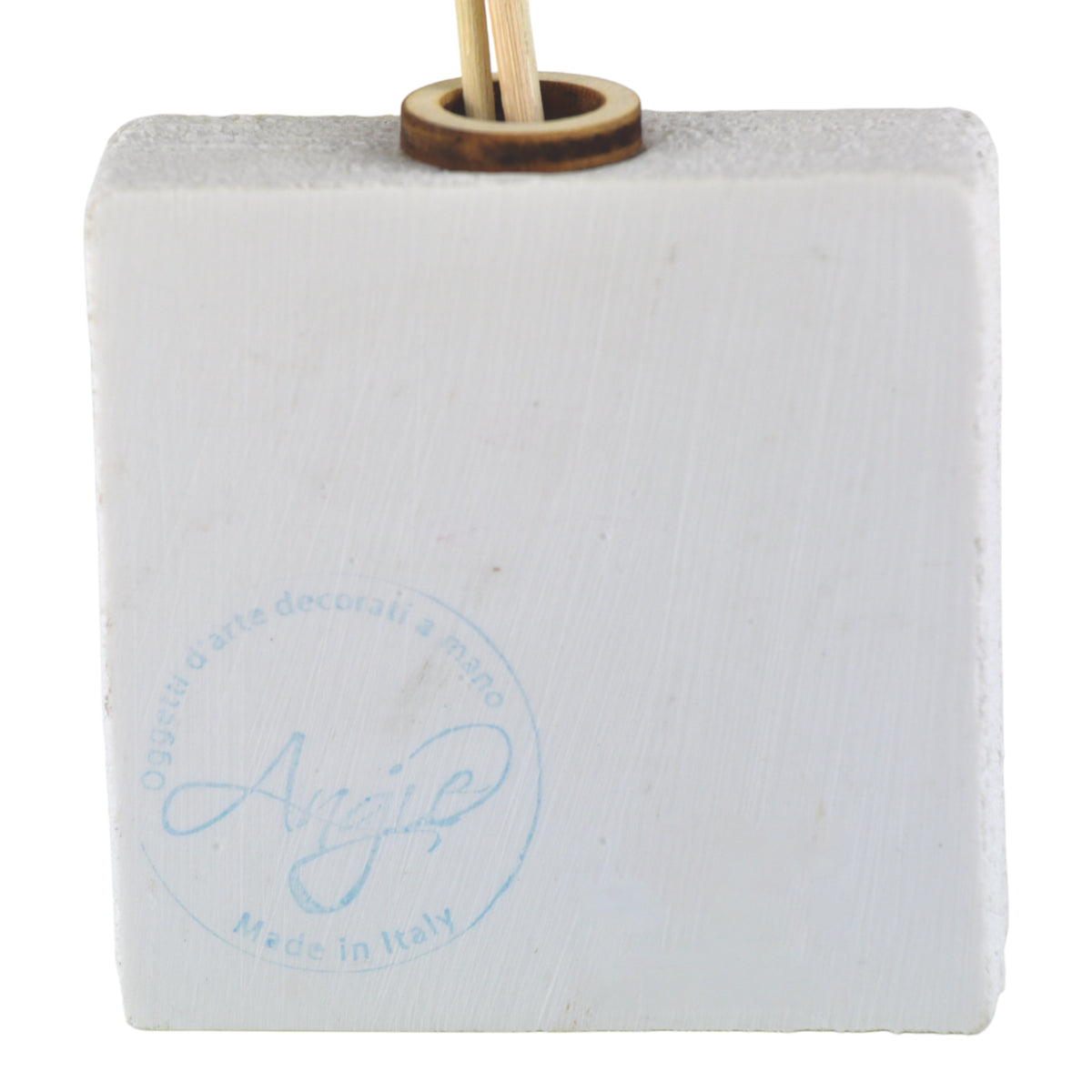 Diffusore Savana Teddy Quadrato in Pietra Leccese, base quadrata bianca con bastoncini per aromi.