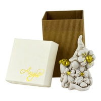 Gnomo Natura in Fiore in Pietra di piuma Leccese con scatola di packaging, altezza 10 cm, design Claraluna.