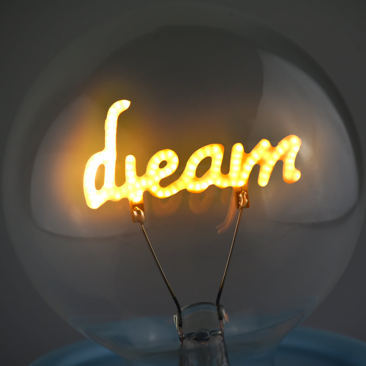Lampada LED Dream - Atmosfera Magica in Azzurro Pastello con scritta 'dream' illuminata.