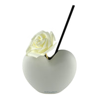 Profumatore Pure Heart con Rosa Bianca in ceramica bianca a forma di cuore con rosa decorativa.
