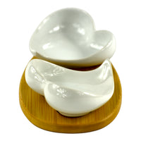 Set Aperitivo Modern Trio con 3 Ciotoline in porcellana bianca su base in legno naturale.