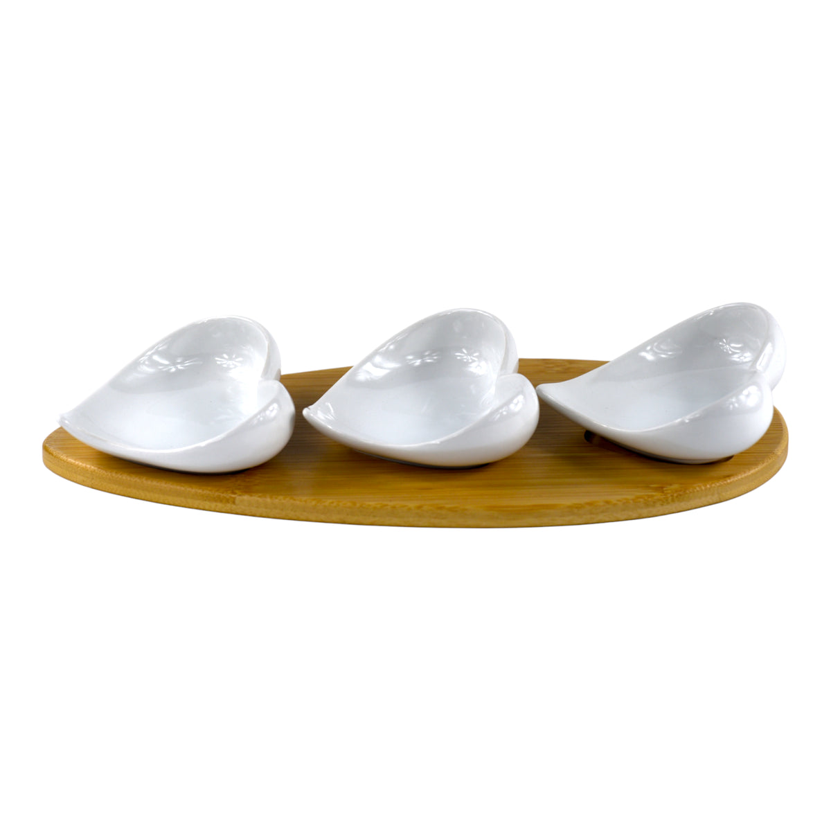 Set Aperitivo Modern Trio con 3 Ciotoline su base in legno, con ciotole bianche a forma di cuore.