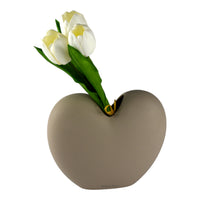 Vaso a Cuore Sweet Love in Ceramica Tortora con tulipani bianchi, elegante design romantico.